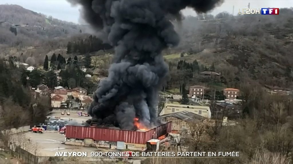 VIDEO - Incendio en una fábrica de Aveyron